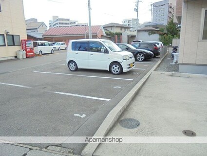 南長野シャーメゾン[1K/30.4m2]の駐車場