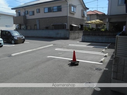 ナンシーコート[1R/37.78m2]の駐車場