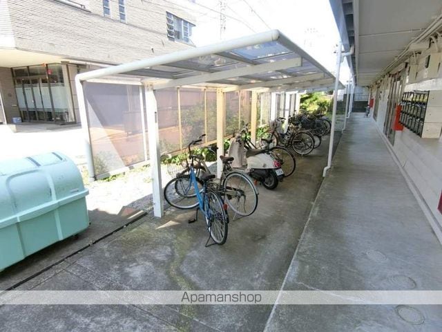 御殿場線 大岡駅 徒歩13分 3階建 築31年の玄関写真