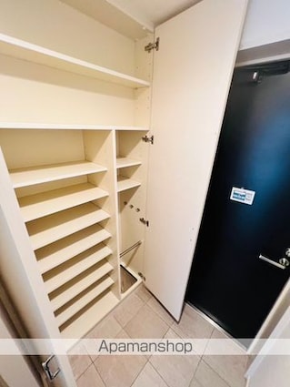 東京都台東区上野３丁目[1R/35.87m2]の玄関