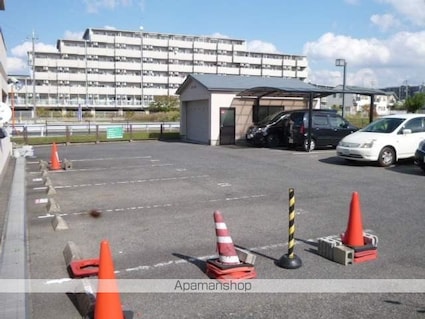 ニューサンライズ[1K/25m2]の駐車場