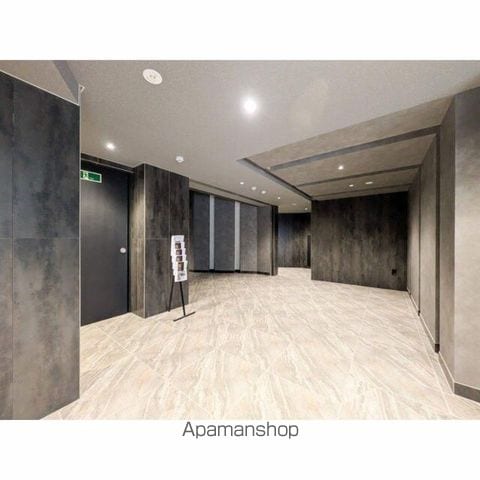 コンフォリア・リヴ文京護国寺の玄関写真