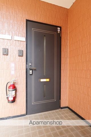 フォブール西須賀の玄関写真