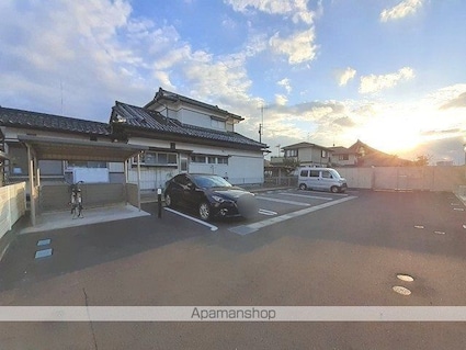 ニューシティ大町Ⅲ[1LDK/43.32m2]の駐車場