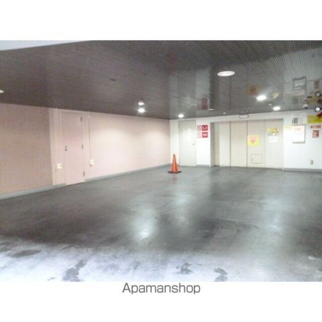 グランドメゾン三軒茶屋[2LDK/50.01m2]の駐車場