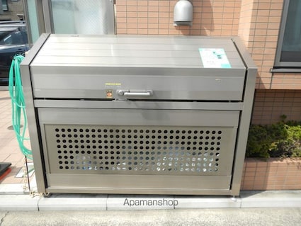 神奈川県横浜市鶴見区仲通３丁目[1K/26.79m2]の共用部1