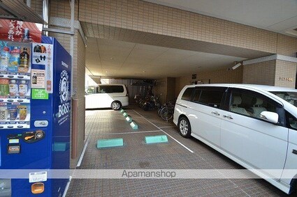 ティアラ堺町[1LDK/35m2]の駐車場