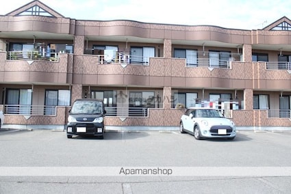 メゾン・グロワール[1LDK/45.63m2]の駐車場