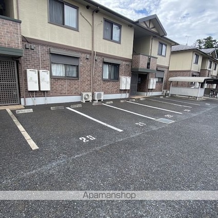 クラージュ　Ｂ棟[2DK/50.4m2]の駐車場1