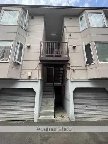ロイヤルハイツ桑園の玄関写真