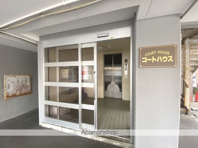 コートハウス的場の玄関写真