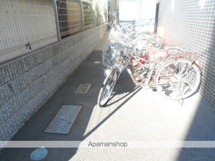 スカイコート中村橋第３[1K/21m2]の駐車場