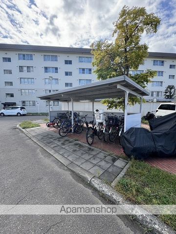 札幌西月寒団地1号棟の玄関写真