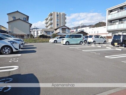 ベレオユトリア[1LDK/45.28m2]の駐車場