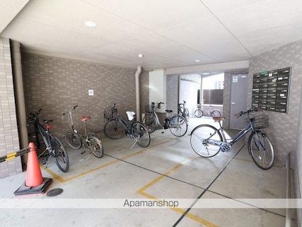 グレイス今池[1K/24.95m2]の駐車場2