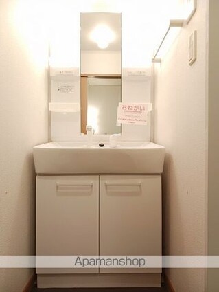 クリスタルコート[1LDK/42.8m2]の玄関