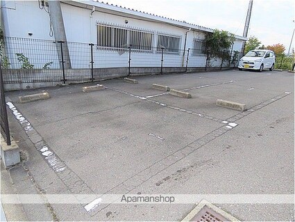 レオパレスセントラルパーク[1LDK/48.44m2]の駐車場1