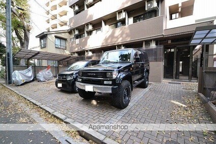 メゾフォルテ大宮[1K/16.25m2]の駐車場