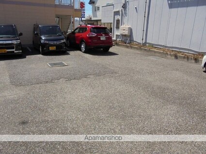 サープラス栄[1K/28.03m2]の駐車場1