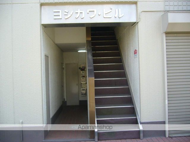 ヨシカワビルの玄関写真