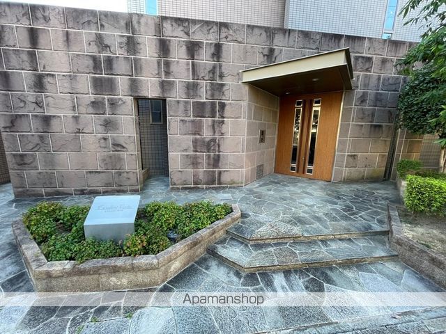 エクセレント・バーツの玄関写真