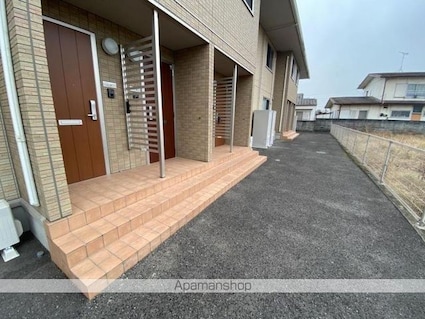 メゾン　シンシア[3LDK/65.87m2]のエントランス