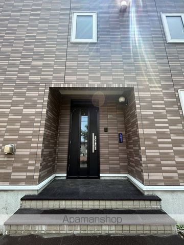 札幌市東西線 円山公園駅 徒歩15分 3階建 築27年の玄関写真