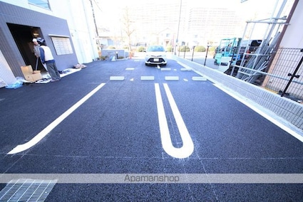 リヴェール[1K/27.84m2]の駐車場