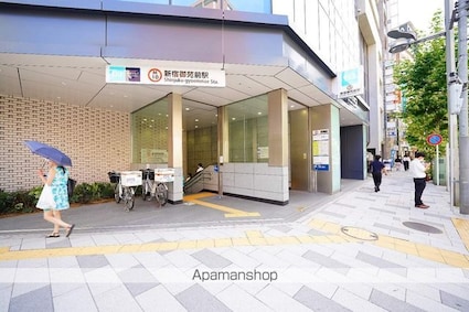 東京都新宿区富久町[2LDK/51.3m2]の周辺1