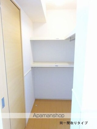 メゾン　コンソラトゥールＡ[1LDK/47.08m2]の収納