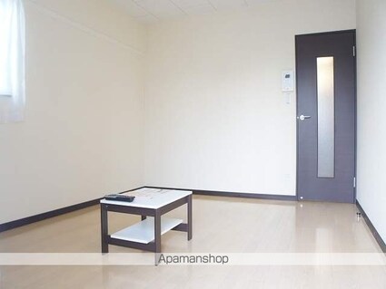 レオネクスト小牧中央[1K/26.57m2]のリビング・居間2