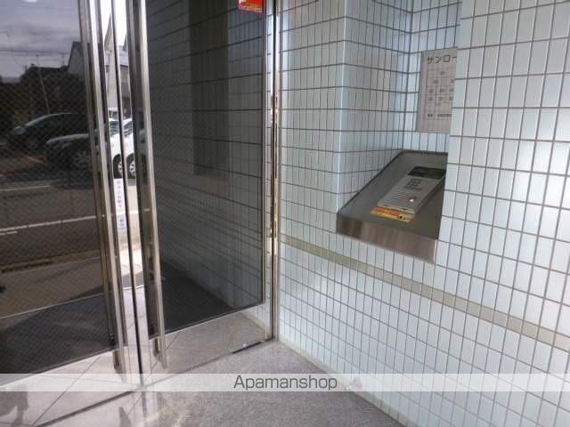 サンローズ本町の玄関写真