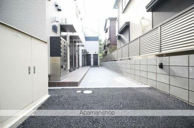 ラルーチェ平井の玄関写真