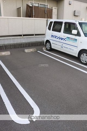 ヴィルヌーヴ　アン[2LDK/63.86m2]の駐車場