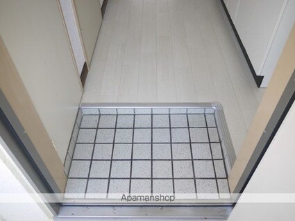 ビューロックウェーブＡ棟[1K/25.54m2]の玄関