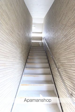 リヴェール市川C棟の玄関写真