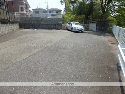 滋賀県大津市大江５丁目[1K/28m2]の駐車場