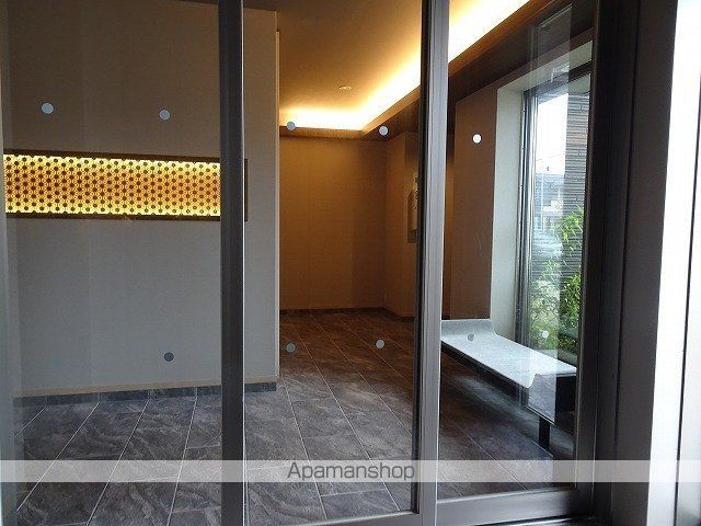 シャリテ堀川小泉の玄関写真