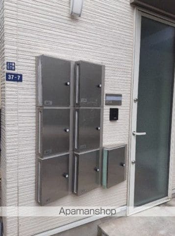 ランドフォレスト上十条の玄関写真