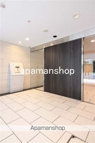 ラヴSHINSAIBASHIウエストの玄関写真