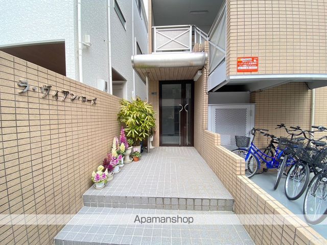ラヴィアンローズの玄関写真