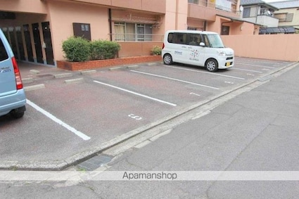 ウィスタリア昭和町[3DK/50.96m2]の駐車場