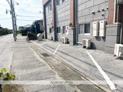 Ｌｕｍｉｇｒａｃｅ[2LDK/60.2m2]の駐車場