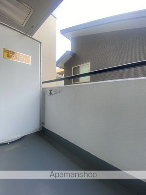 和歌山県和歌山市新中通２丁目[1R/19m2]のバルコニー