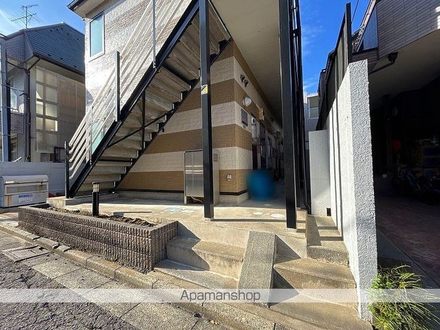 レオパレス氷川台の玄関写真