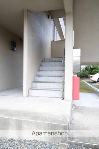 フローラ青葉の玄関写真