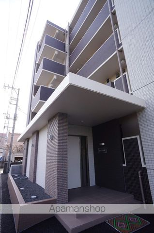 ルパーブ永田町の玄関写真