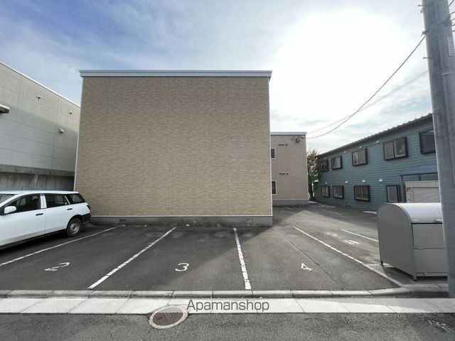 レオパレスドミール湯川IIの外観写真