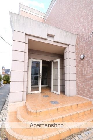 アヴィオン Aの玄関写真