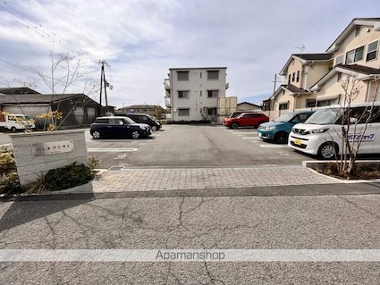 和歌山県和歌山市小雑賀[2LDK/62.03m2]の駐車場4
